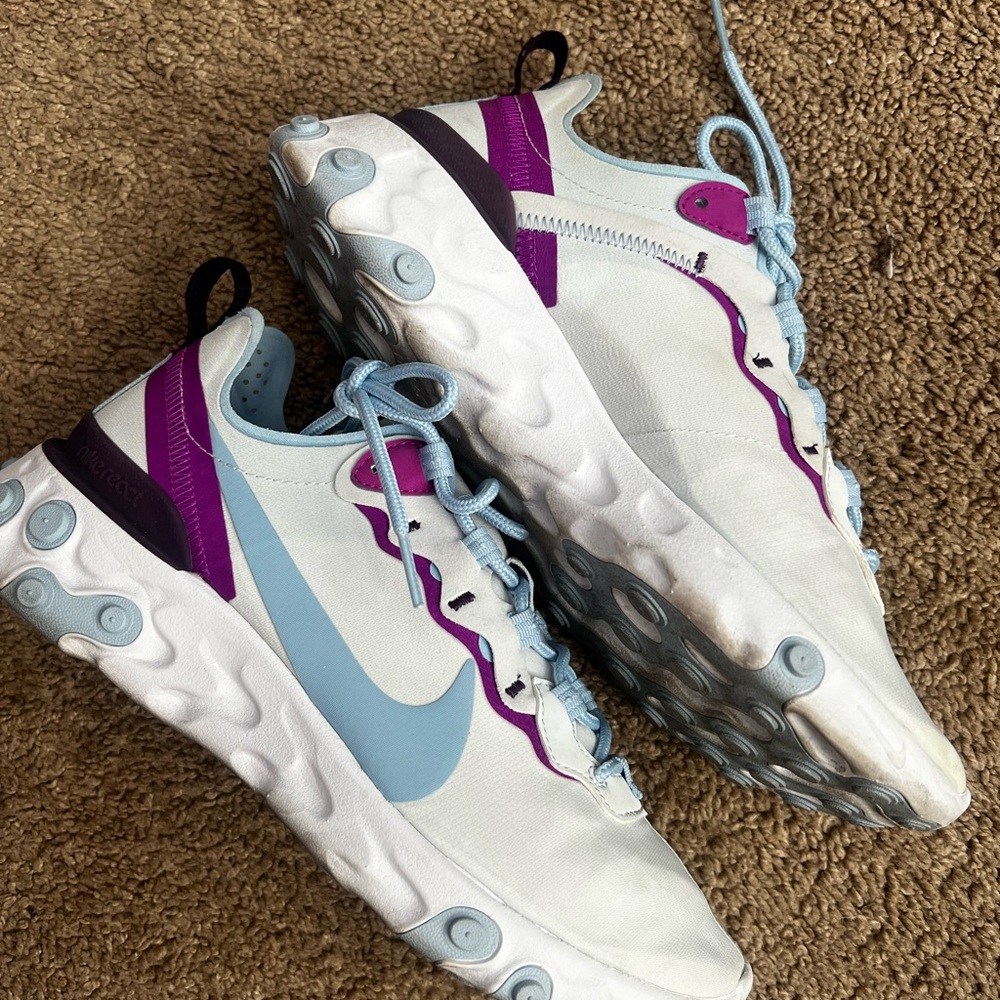 💥💥SALE💥💥Nike White and Purple Sneakers React Element